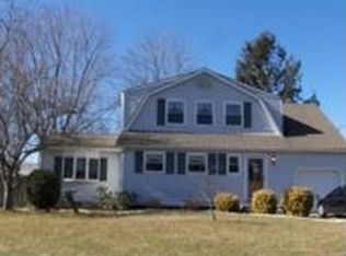 42 Bellwood Ave, South Setauket, NY 11720