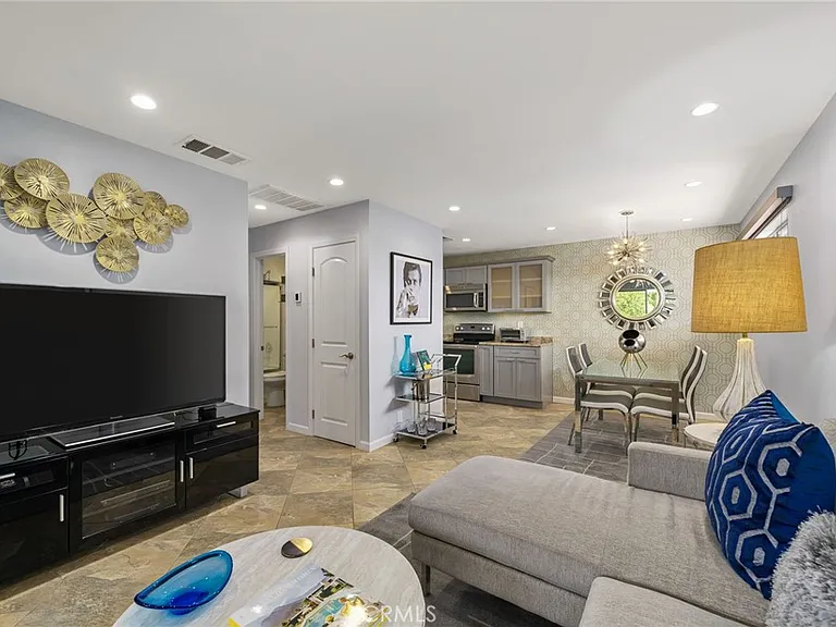 510 N Villa Ct — Photo 6