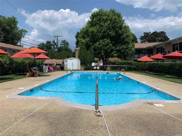 400 Fulton #4F, Farmingdale, NY 11735