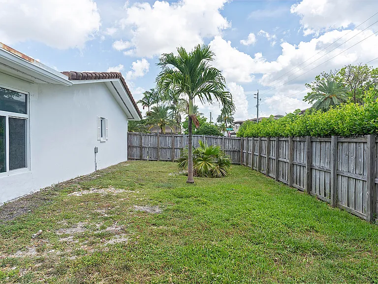 2910 NE 40th Ct — Photo 45