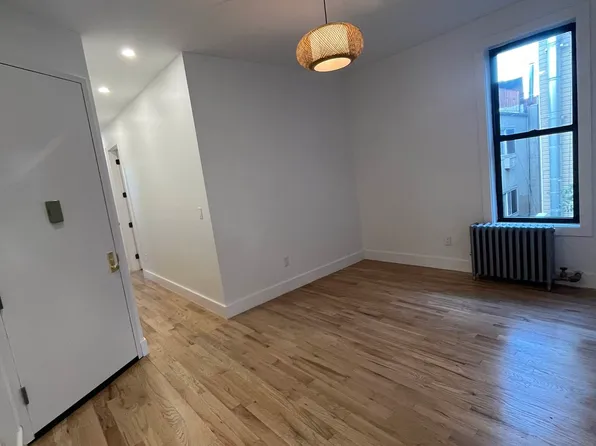 1035 Halsey Street image 7 of 15