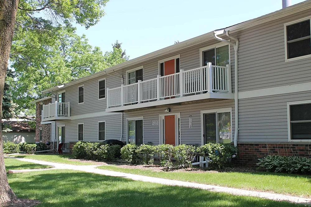 Monona Village Apartments — Photo 4