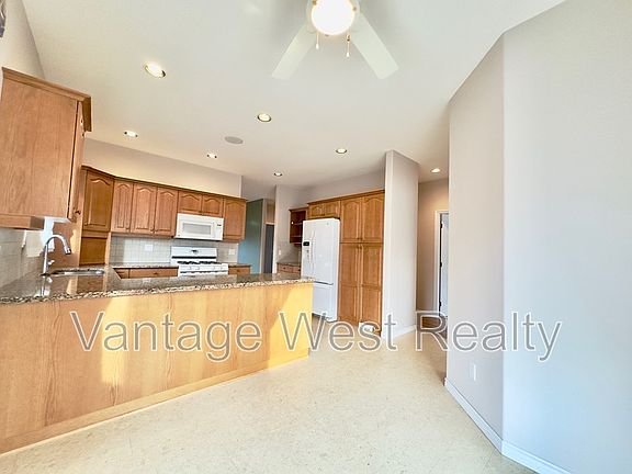 5th image of 419 Providence Ave
