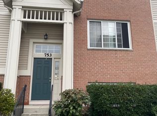 753 Hanbury Dr, Des Plaines, IL 60016