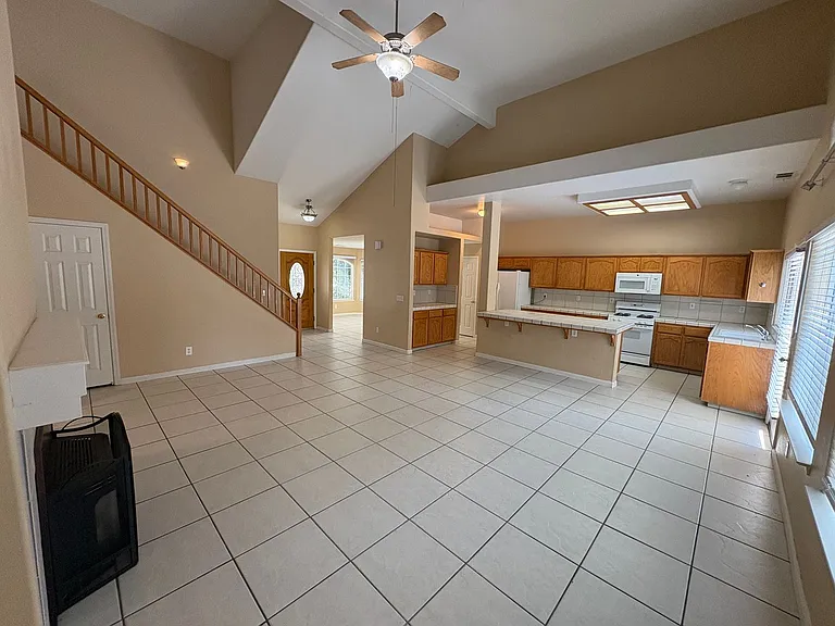 703 W Russell Ave — Photo 26