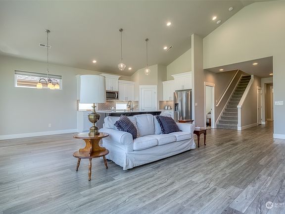 5th image of 347 Chardonnay Court