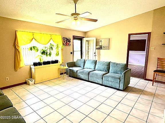 4th image of 3307 Queen Palm Dr