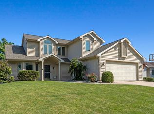 1020 Woodland Springs Pl, Fort Wayne, IN 46825