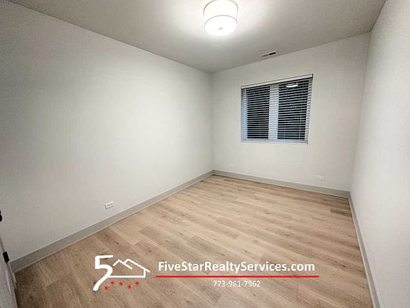 4th image of 4420 S Prairie Ave #1