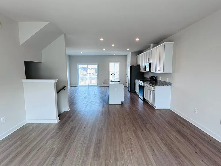 61 Zander Rd — Photo 9