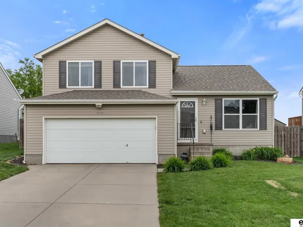 16136 Cherrywood St, Omaha, NE 68136