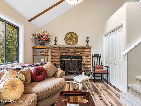 5th image of 3586 Chestnut Hill Dr