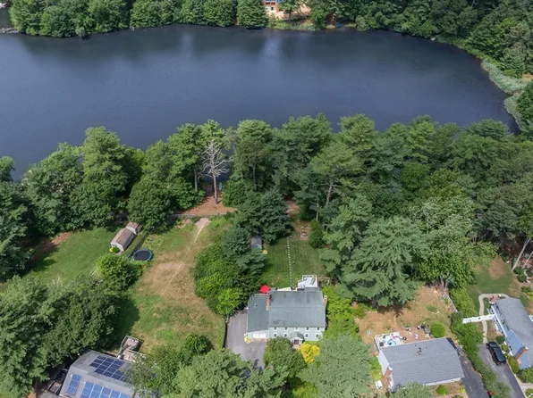 1 Pine Needle Ln, Plymouth, MA 02360
