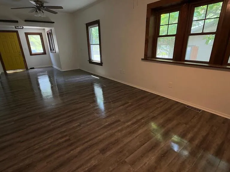917 Kirkwood Ave — Photo 5