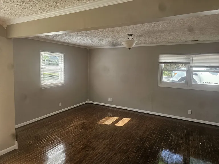 237 N Maple Ave — Photo 7