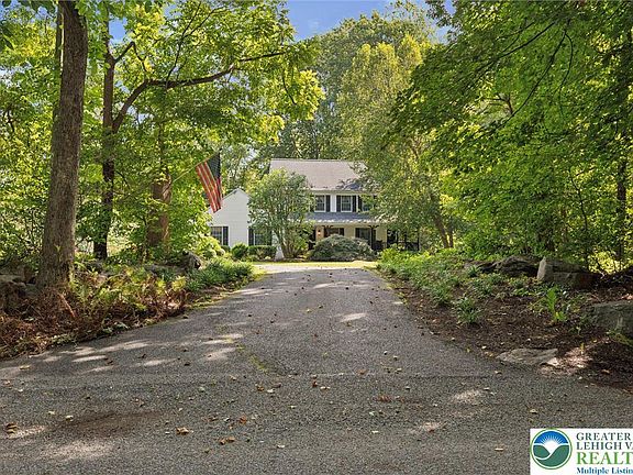 2nd image of 1825 Walnut Ln