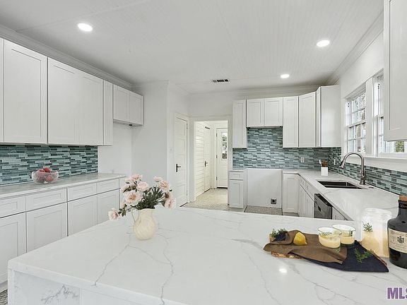5th image of 170 Edison St