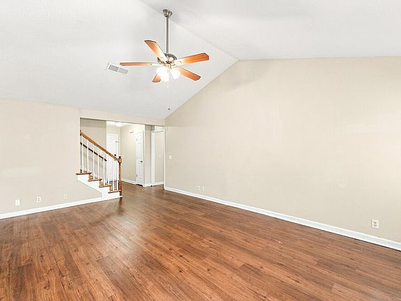 5th image of 804 Winchester Close