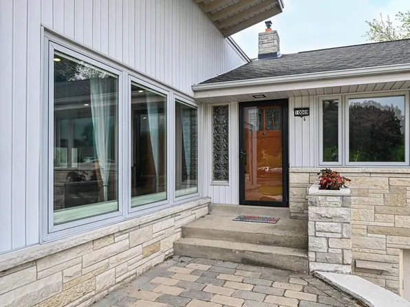 10069 West Grantosa DRIVE, Milwaukee, WI 53222