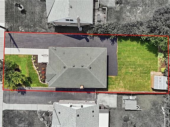 4th image of 156 E 36th St