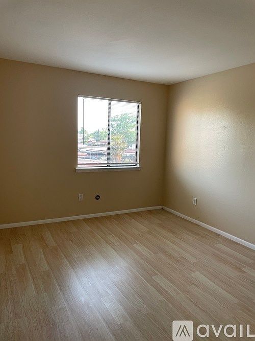 2nd image of 921 Country Club Dr SE APT H