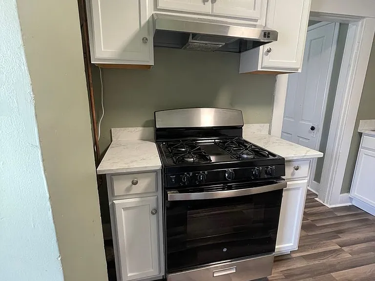 48-52 N Collier St — Photo 27