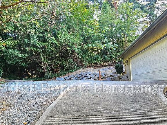 4th image of 1330 Corbet Dr NW