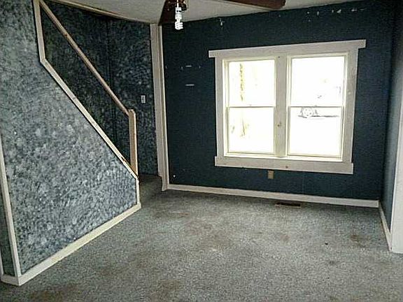 4th image of 211 N Lincoln St