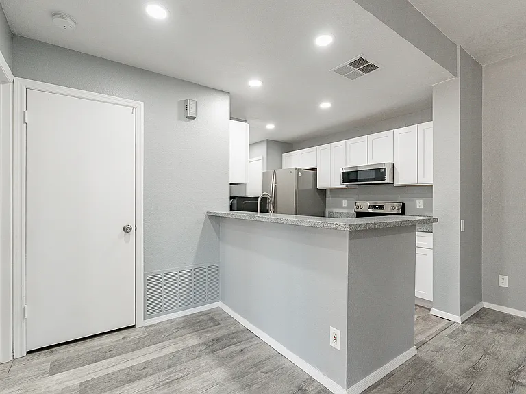 2035 S Elm St #109 — Photo 10