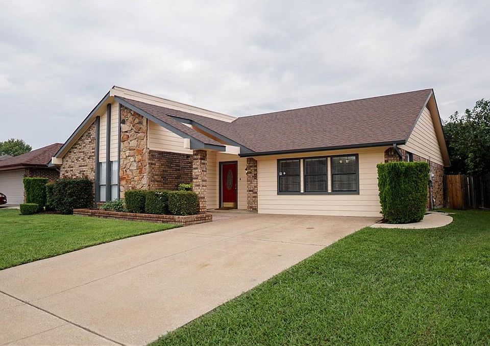 2nd image of 7716 Pear Tree Ln