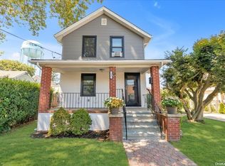 197 Roosevelt Ave, Mineola, NY 11501