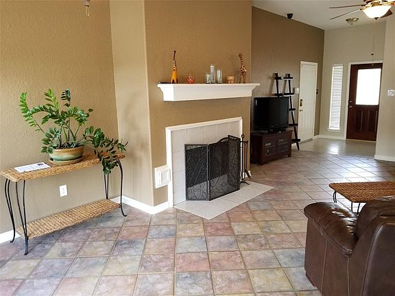 3rd image of 3434 Glastonbury Dr