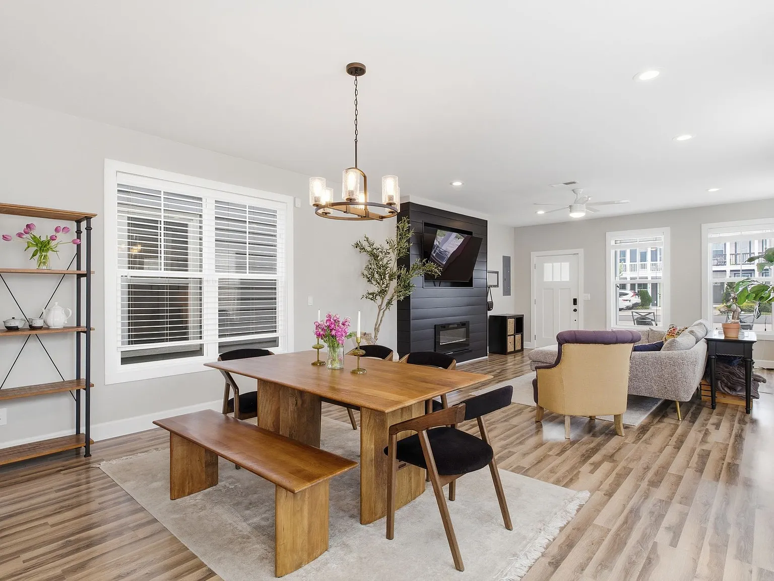 3 bed, 2.5 bath, 2340 sqft, $3,195 — Photo 1
