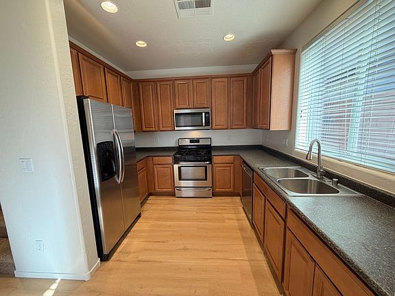3rd image of 10559 La Campana St