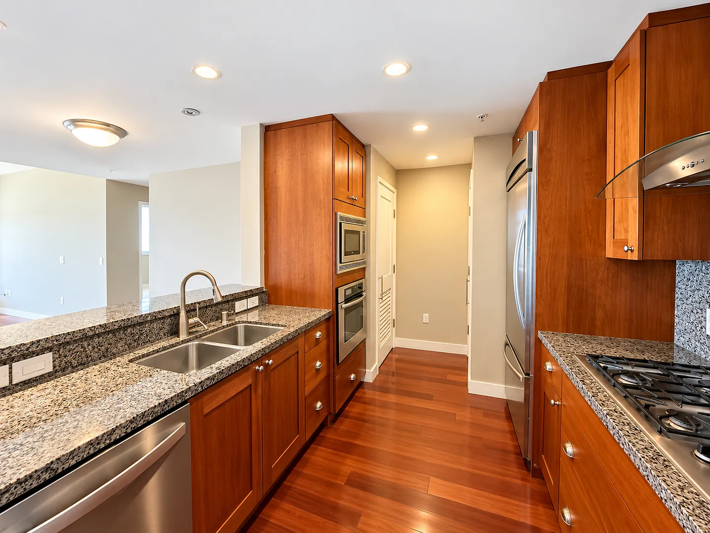 Downtown San Diego Condo Special Construction Rental Rate — Photo 4