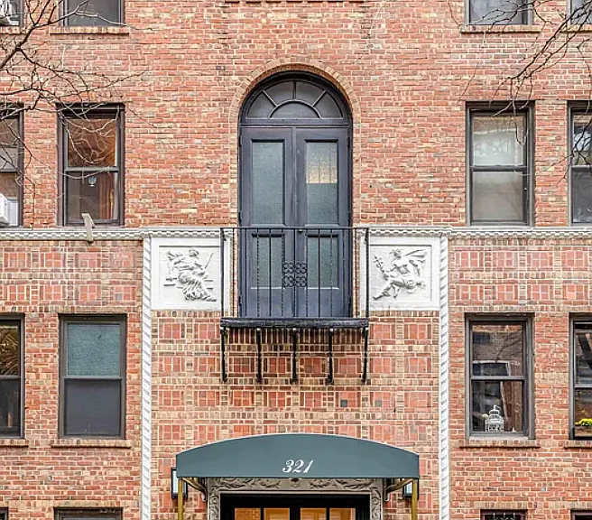 321 E 54th St #Penthouse B — Photo 1