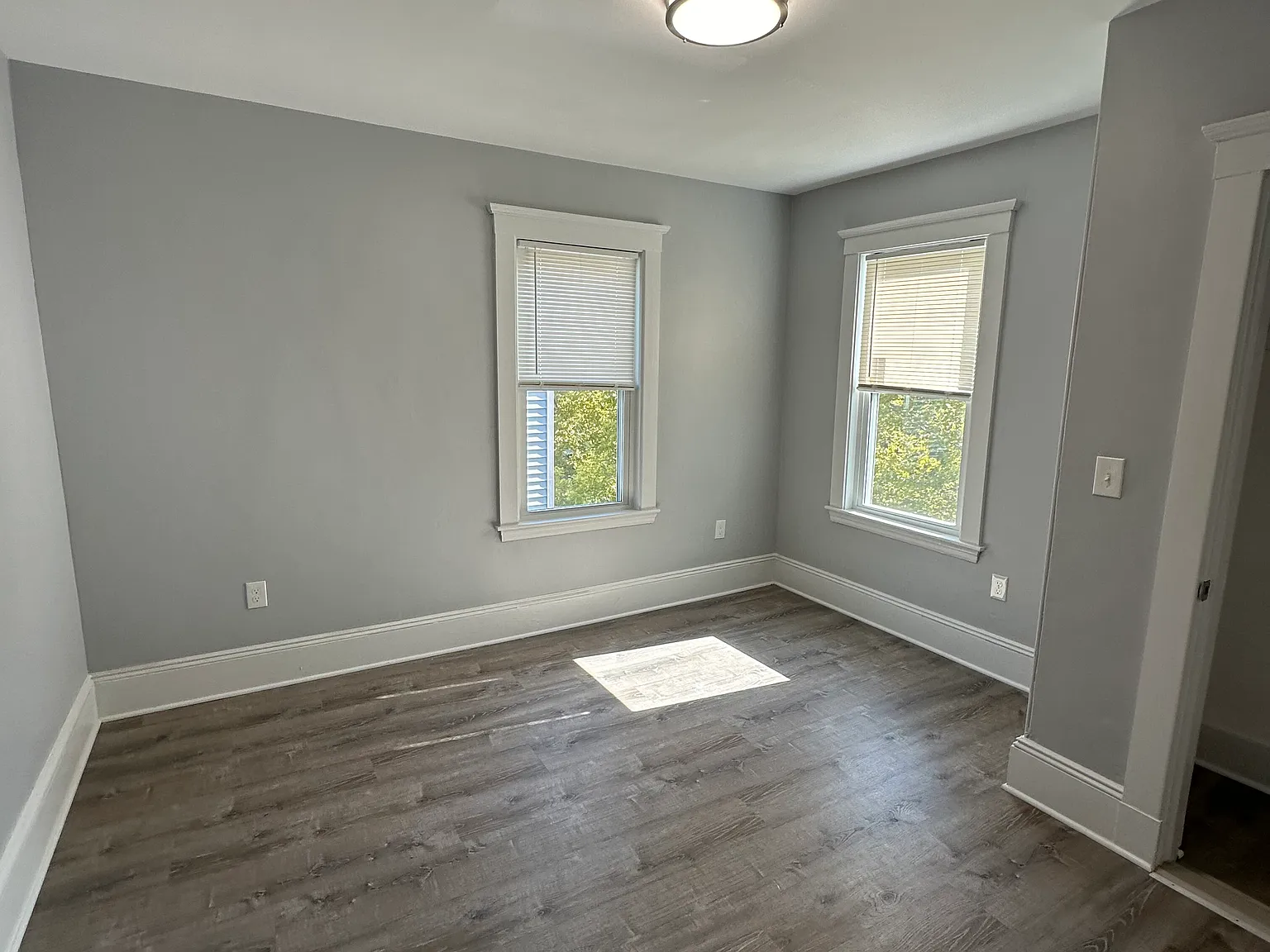 3 bed, 1200 sqft, $4,000 — Photo 4