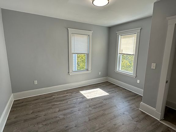 4th image of 517 Washington St #1