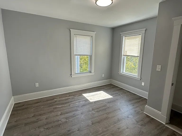 517 Washington St — Photo 6