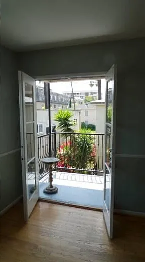 408 N Doheny Dr — Photo 6
