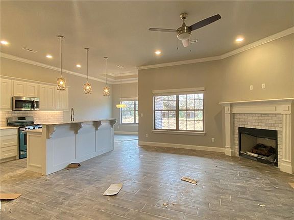 2nd image of 2324 Aspen