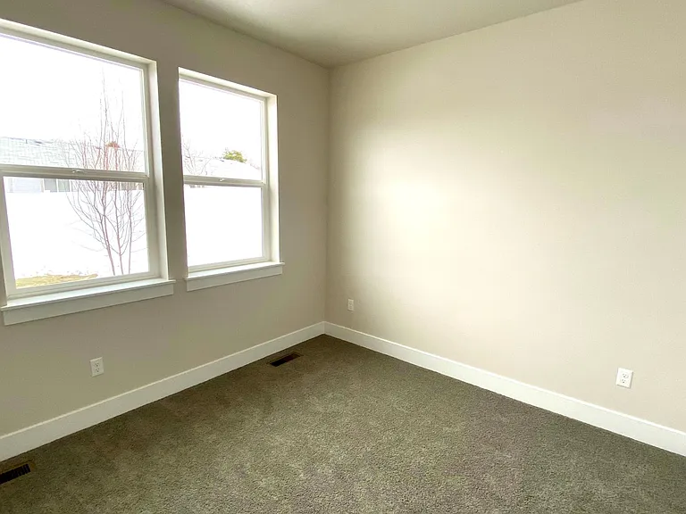 2633 N Bird St — Photo 14