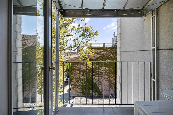 Sold by Compass | media 8