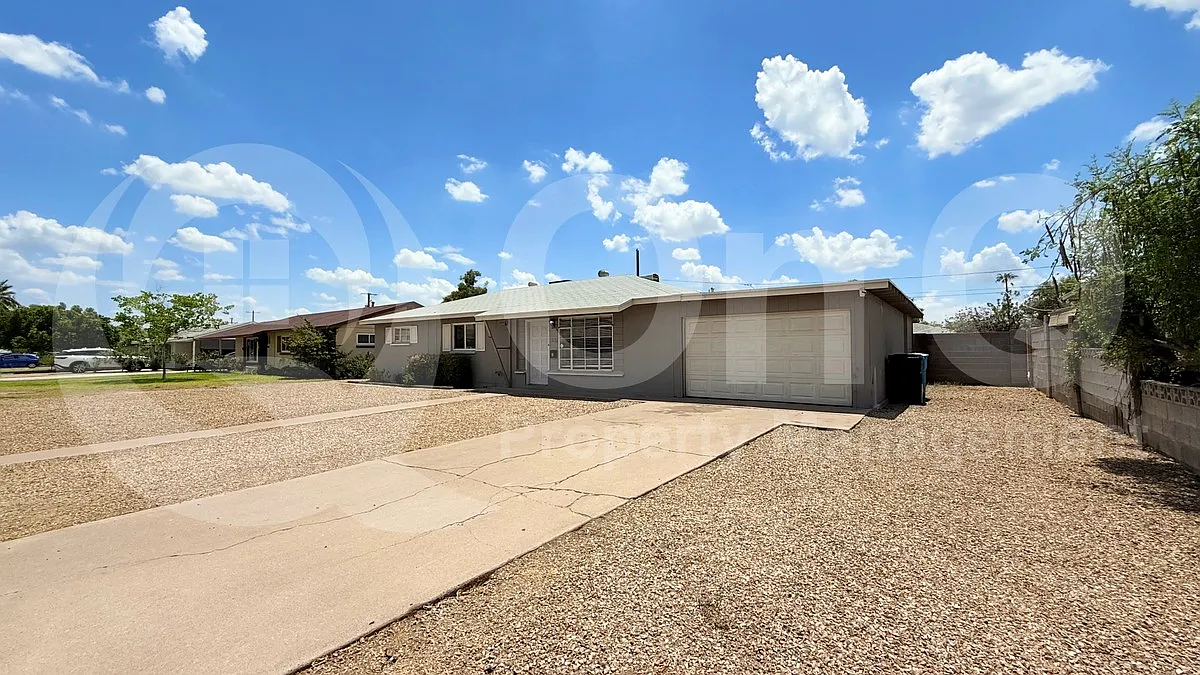 3 bed, 2.0 bath, 1341 sqft, $1,895 — Photo 2