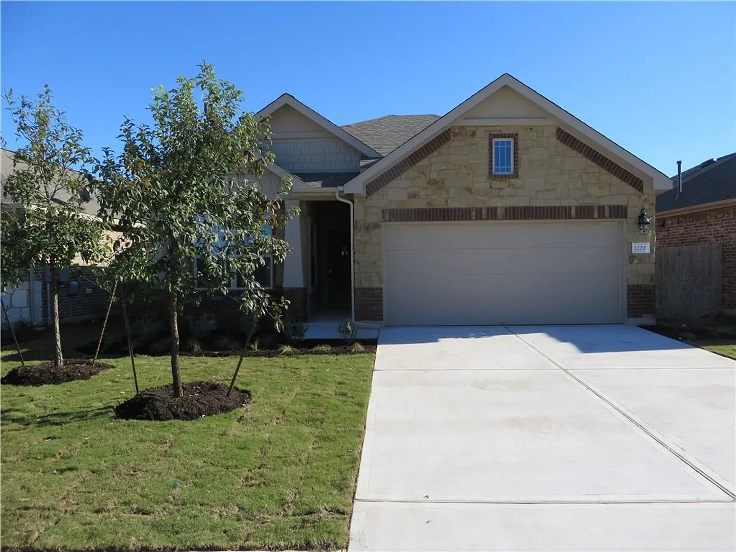Gorgeous 3/2/2 in Villas at Vista Ridge! — Photo 1