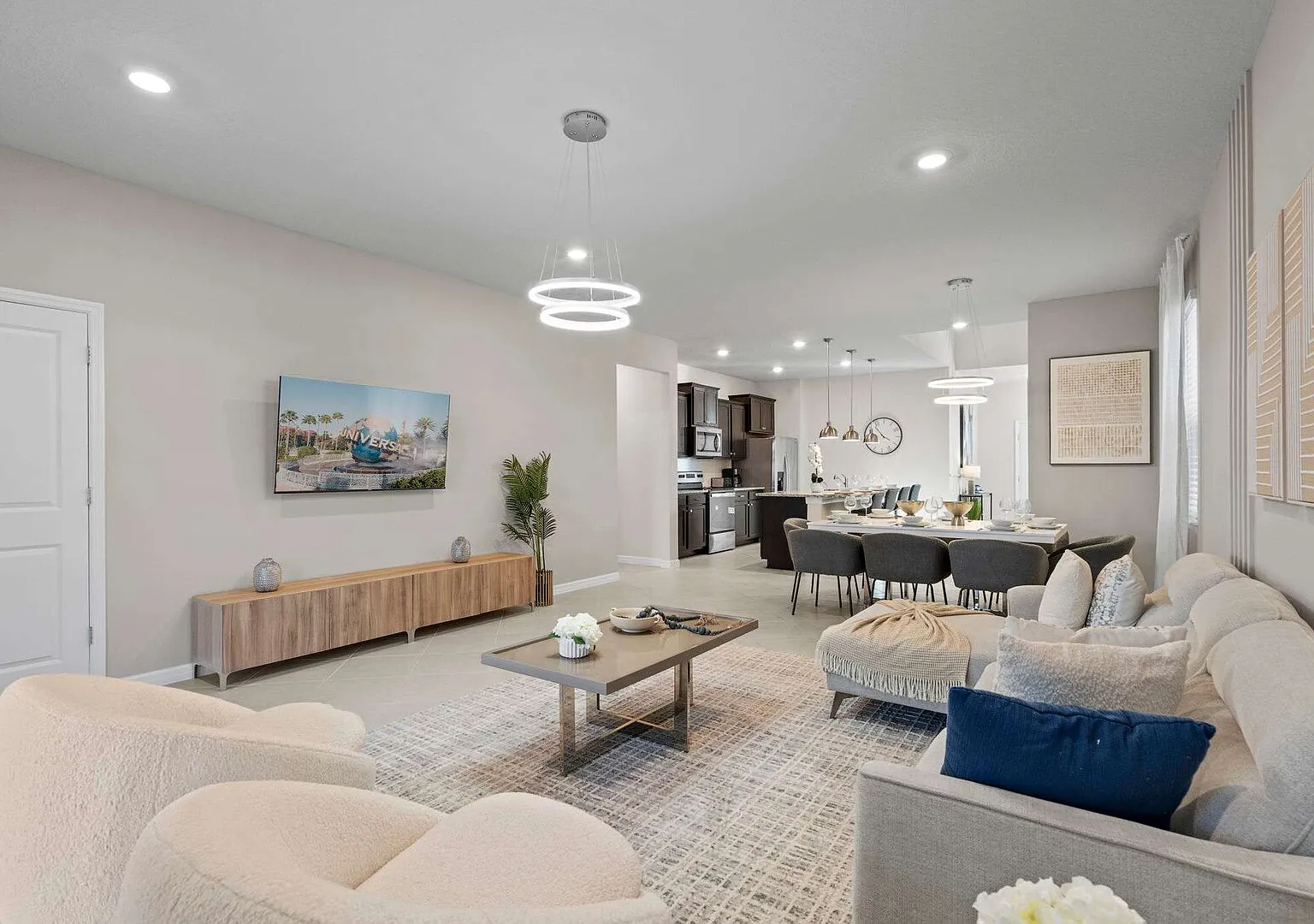 Chic 7Bed with private pool, theme bedrooms — Photo 1
