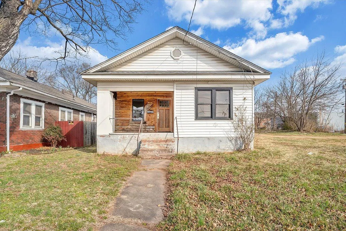 2505 Shenandoah Ave NW — Photo 1