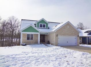 18 Walnut Ct, Athens, OH 45701