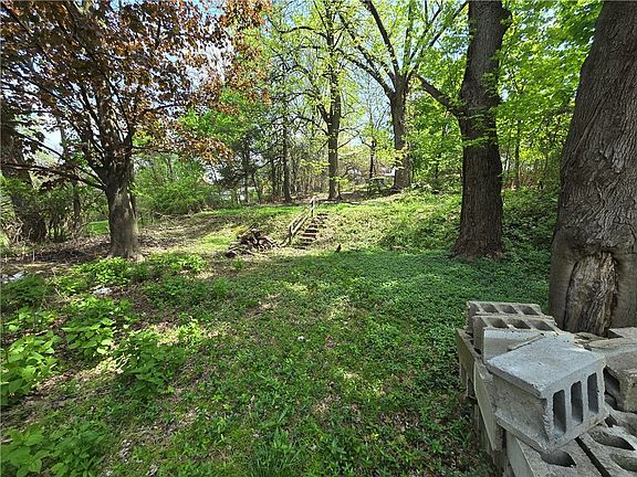 4th image of 231 Rodi Rd