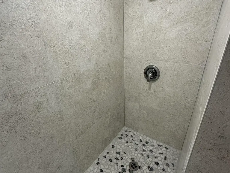 565 Jackson Ave — Photo 14